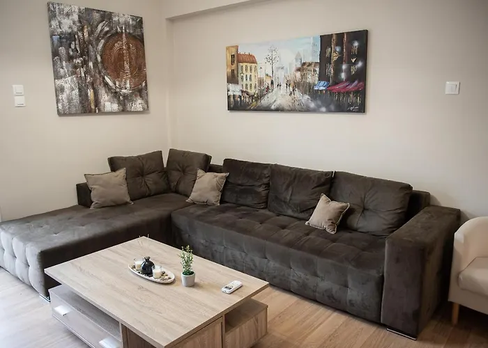 Spacious Renovated Flat 10Min To Metro Station