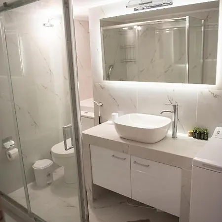 Spacious Renovated Flat 10Min To Metro Station Athens Exterior photo
