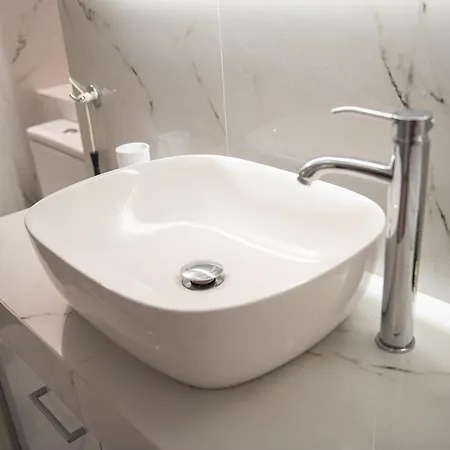 Spacious Renovated Flat 10Min To Metro Station Athens Exterior photo