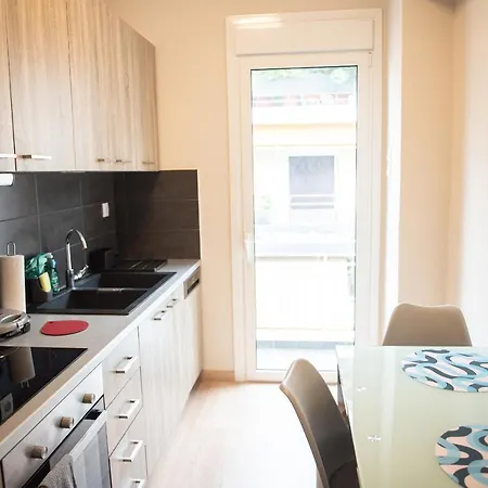 Spacious Renovated Flat 10Min To Metro Station Athens Exterior photo